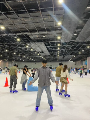 21% Off Ice Skating at SM MOA, Megamall: Enjoy a 2-Hours Ice Skating Pass including Shoes & Helmet