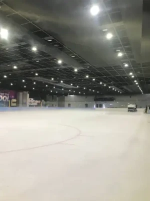 21% Off Ice Skating at SM MOA, Megamall: Enjoy a 2-Hours Ice Skating Pass including Shoes & Helmet