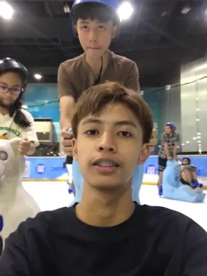 21% Off Ice Skating at SM MOA, Megamall: Enjoy a 2-Hours Ice Skating Pass including Shoes & Helmet