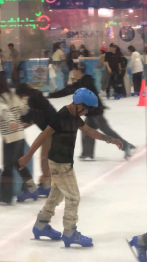 21% Off Ice Skating at SM MOA, Megamall: Enjoy a 2-Hours Ice Skating Pass including Shoes & Helmet