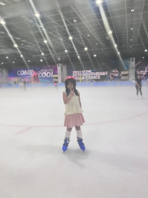21% Off Ice Skating at SM MOA, Megamall: Enjoy a 2-Hours Ice Skating Pass including Shoes & Helmet