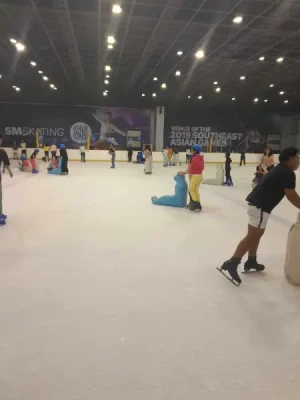 21% Off Ice Skating at SM MOA: Enjoy a 2-Hours Ice Skating Pass starting at P277 instead of P350 valid until June 30, 2024