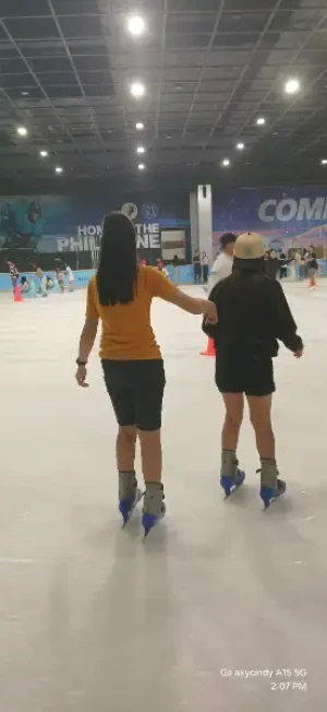 21% Off Ice Skating at SM MOA, Megamall: Enjoy a 2-Hours Ice Skating Pass including Shoes & Helmet