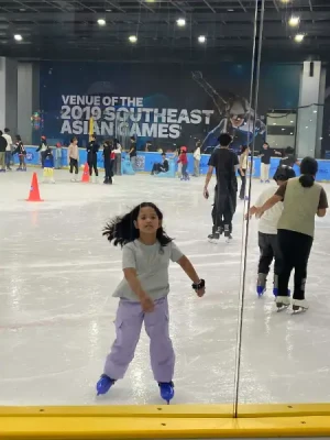 21% Off Ice Skating at SM MOA, Megamall: Enjoy a 2-Hours Ice Skating Pass including Shoes & Helmet