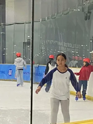21% Off Ice Skating at SM MOA, Megamall: Enjoy a 2-Hours Ice Skating Pass including Shoes & Helmet