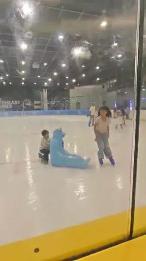 21% Off Ice Skating at SM MOA, Megamall: Enjoy a 2-Hours Ice Skating Pass including Shoes & Helmet