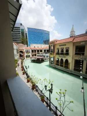 44%Off Wetpark Adventure Lagoon at Venice Grand Kanal Mall in McKinley Hill for 1 Child and 1 Adult