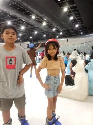 21% Off Ice Skating at SM MOA, Megamall: Enjoy a 2-Hours Ice Skating Pass including Shoes & Helmet