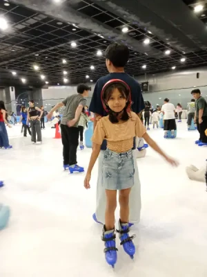 21% Off Ice Skating at SM MOA, Megamall: Enjoy a 2-Hours Ice Skating Pass including Shoes & Helmet