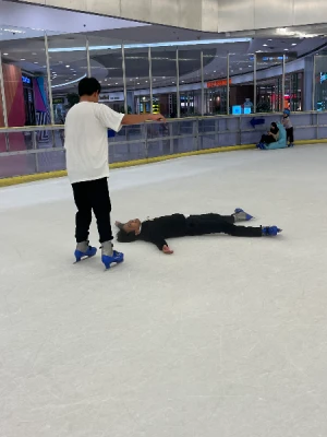 21% Off Ice Skating at SM MOA, Megamall, Cebu: Enjoy a 2-Hours Ice Skating Pass starting at P278 instead of P350