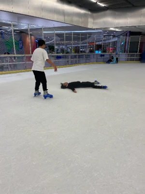 21% Off Ice Skating at SM MOA, Megamall, Cebu: Enjoy a 2-Hours Ice Skating Pass starting at P278 instead of P350