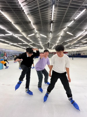 21% Off Ice Skating at SM MOA, Megamall, Cebu: Enjoy a 2-Hours Ice Skating Pass starting at P278 instead of P350