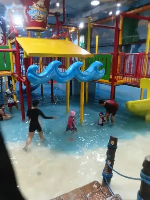 44%Off Wetpark Adventure Lagoon at Venice Grand Kanal Mall in McKinley Hill for 1 Child and 1 Adult