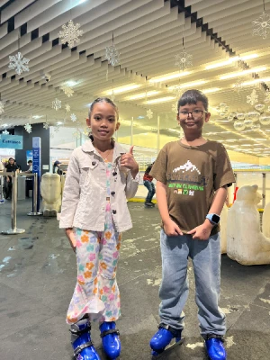 21% Off Ice Skating at SM MOA, Megamall: Enjoy a 2-Hours Ice Skating Pass including Shoes & Helmet