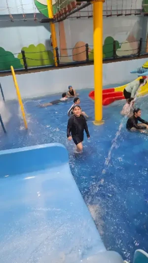 44%Off Wetpark Adventure Lagoon at Venice Grand Kanal Mall in McKinley Hill for 1 Child and 1 Adult
