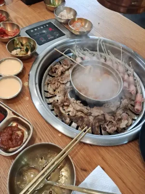 55%Off Celebrate Unlimited Samgyupsal Grill, Serve Ups Endless Meats, Seafood, Sides, Hotpot, Drinks and more at Mr. Korea Unlimited BBQ Two-Ecom MOA for P399 instead of P899