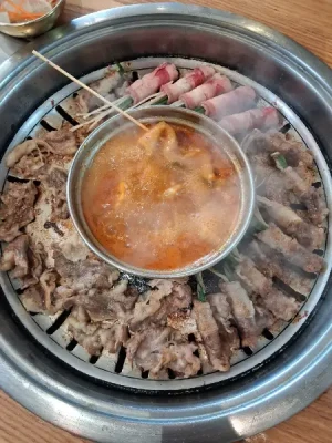 55%Off Celebrate Unlimited Samgyupsal Grill, Serve Ups Endless Meats, Seafood, Sides, Hotpot, Drinks and more at Mr. Korea Unlimited BBQ Two-Ecom MOA for P399 instead of P899