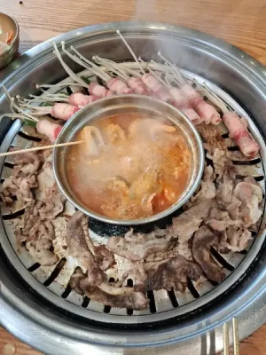 55%Off Celebrate Unlimited Samgyupsal Grill, Serve Ups Endless Meats, Seafood, Sides, Hotpot, Drinks and more at Mr. Korea Unlimited BBQ Two-Ecom MOA for P399 instead of P899