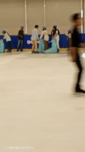 21% Off Ice Skating at SM MOA, Megamall: Enjoy a 2-Hours Ice Skating Pass including Shoes & Helmet