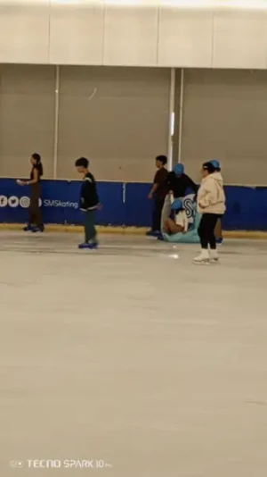 21% Off Ice Skating at SM MOA, Megamall: Enjoy a 2-Hours Ice Skating Pass including Shoes & Helmet