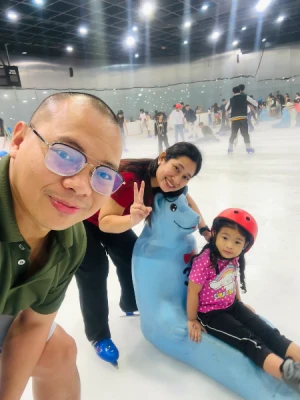 21% Off Ice Skating at SM MOA, Megamall: Enjoy a 2-Hours Ice Skating Pass including Shoes & Helmet
