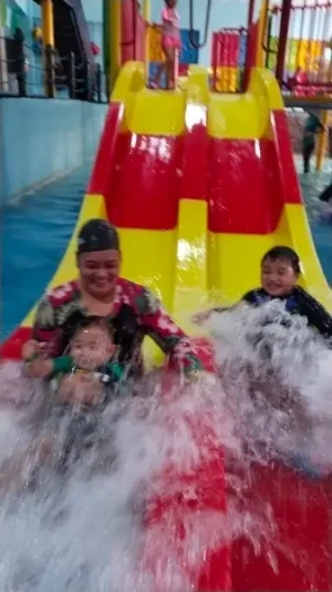 44%Off Wetpark Adventure Lagoon at Venice Grand Kanal Mall in McKinley Hill for 1 Child and 1 Adult