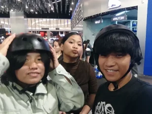 21% Off Ice Skating at SM MOA, Megamall: Enjoy a 2-Hours Ice Skating Pass including Shoes & Helmet