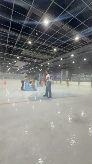21% Off Ice Skating at SM MOA, Megamall: Enjoy a 2-Hours Ice Skating Pass including Shoes & Helmet