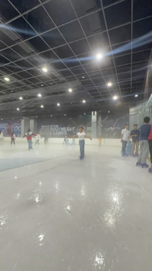 21% Off Ice Skating at SM MOA, Megamall: Enjoy a 2-Hours Ice Skating Pass including Shoes & Helmet