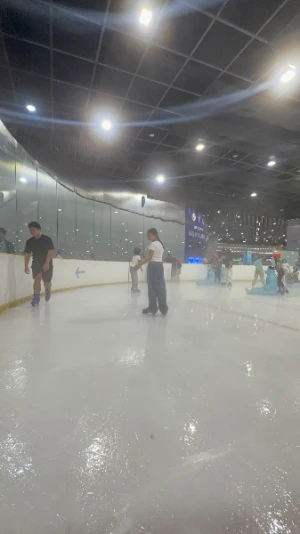 21% Off Ice Skating at SM MOA, Megamall: Enjoy a 2-Hours Ice Skating Pass including Shoes & Helmet