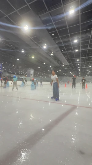 21% Off Ice Skating at SM MOA, Megamall: Enjoy a 2-Hours Ice Skating Pass including Shoes & Helmet