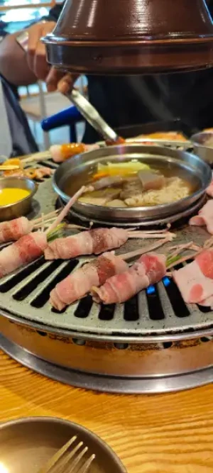 55%Off Celebrate Unlimited Samgyupsal Grill, Serve Ups Endless Meats, Seafood, Sides, Hotpot, Drinks and more at Mr. Korea Unlimited BBQ Two-Ecom MOA , Ayala North Exchange, Ayala Malls Feliz for P399 instead of P899