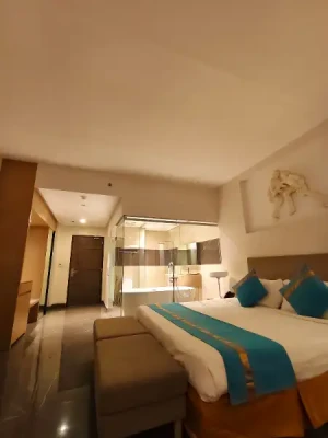 30%Off King-Room for 2 Adults and 2 Kids at VS Hotel at Victoria at Victoria Sports Tower with Water Spa, Breakfast, Gym starting at P2480
