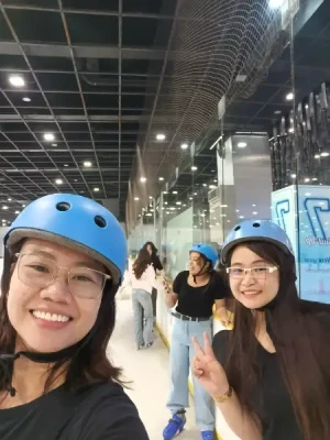 21% Off Ice Skating at SM MOA, Megamall: Enjoy a 2-Hours Ice Skating Pass including Shoes & Helmet