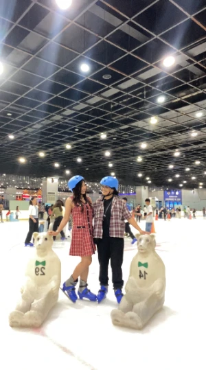 21% Off Ice Skating at SM MOA, Megamall: Enjoy a 2-Hours Ice Skating Pass including Shoes & Helmet