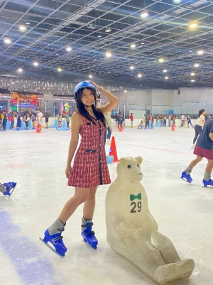 21% Off Ice Skating at SM MOA, Megamall: Enjoy a 2-Hours Ice Skating Pass including Shoes & Helmet