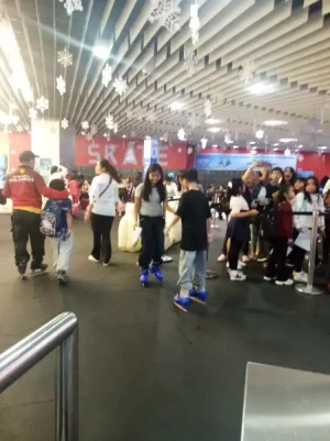 21% Off Ice Skating at SM MOA, Megamall: Enjoy a 2-Hours Ice Skating Pass including Shoes & Helmet