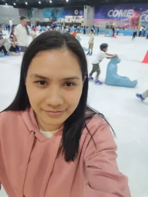 21% Off Ice Skating at SM MOA, Megamall: Enjoy a 2-Hours Ice Skating Pass including Shoes & Helmet