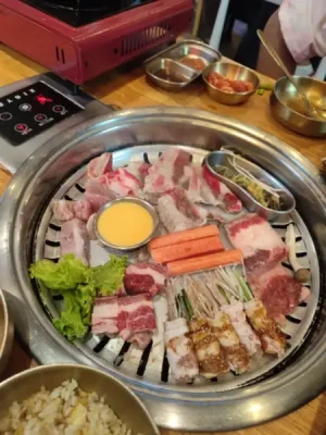 55%Off Mr. Korea: Unlimited Samgyupsal Grill, Serve Ups Endless Meats, Seafood, Sides, Hotpot, Drinks and more at Two-Ecom MOA for P399 instead of P899