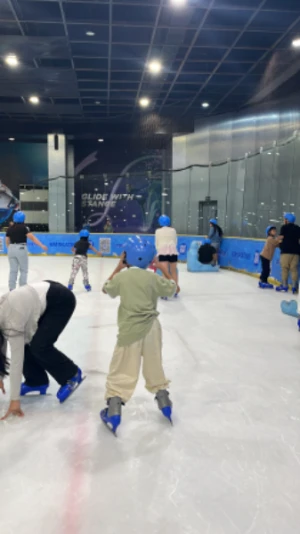 21% Off Ice Skating at SM MOA, Megamall: Enjoy a 2-Hours Ice Skating Pass including Shoes & Helmet