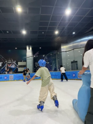 21% Off Ice Skating at SM MOA, Megamall: Enjoy a 2-Hours Ice Skating Pass including Shoes & Helmet