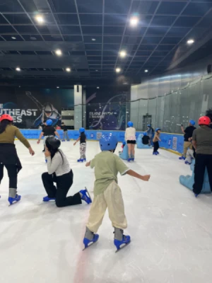 21% Off Ice Skating at SM MOA, Megamall: Enjoy a 2-Hours Ice Skating Pass including Shoes & Helmet