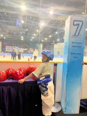 21% Off Ice Skating at SM MOA, Megamall: Enjoy a 2-Hours Ice Skating Pass including Shoes & Helmet