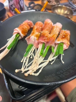 55%Off Mr. Korea: Unlimited Samgyupsal Grill, Serve Ups Endless Meats, Seafood, Sides, Hotpot, Drinks and more at Two-Ecom MOA for P399 instead of P899