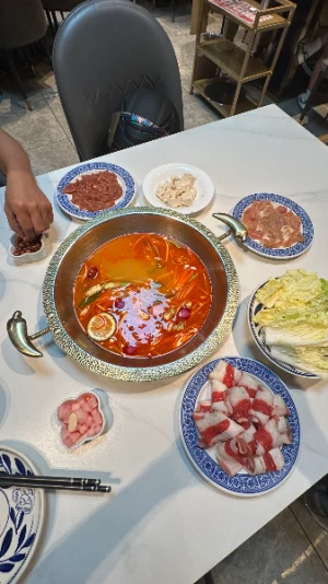 27%Off: P499 instead of P688 per Person Unlimited Hot Pot at Chengdu Hotpot 老成都火锅 in Poblacion, Makati