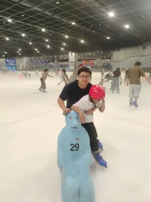 21% Off Ice Skating at SM MOA, Megamall: Enjoy a 2-Hours Ice Skating Pass including Shoes & Helmet