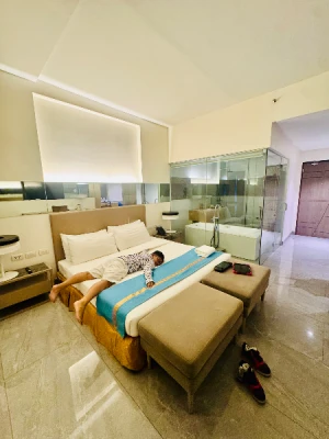 30%Off King-Room for 2 Adults and 2 Kids at VS Hotel at Victoria at Victoria Sports Tower with Water Spa, Breakfast, Gym starting at P2480