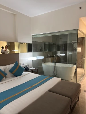 30%Off King-Room for 2 Adults and 2 Kids at VS Hotel at Victoria at Victoria Sports Tower with Water Spa, Breakfast, Gym starting at P2480