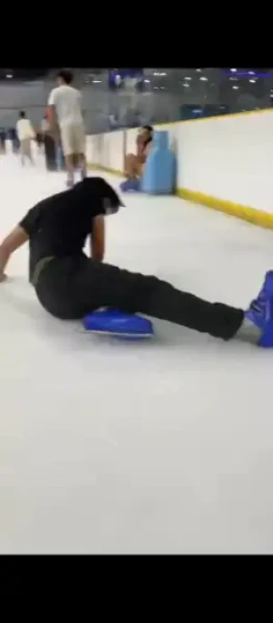 21% Off Ice Skating at SM MOA, Megamall: Enjoy a 2-Hours Ice Skating Pass including Shoes & Helmet