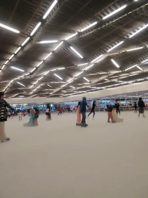 21% Off Ice Skating at SM MOA, Megamall: Enjoy a 2-Hours Ice Skating Pass including Shoes & Helmet